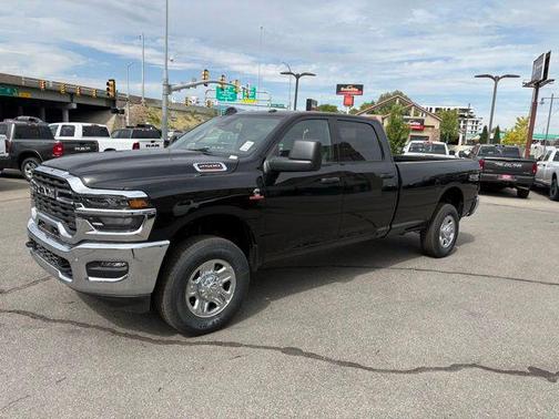 2025 RAM 2500 Tradesman Crew Cab 4x4 8' Box