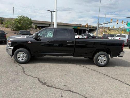 2025 RAM 2500 Tradesman Crew Cab 4x4 8' Box