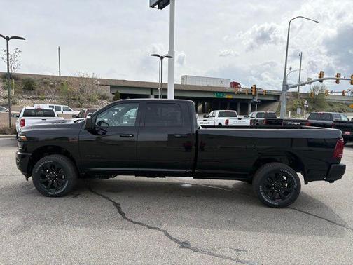 2025 RAM 3500 Laramie Crew Cab 4x4 8' Box
