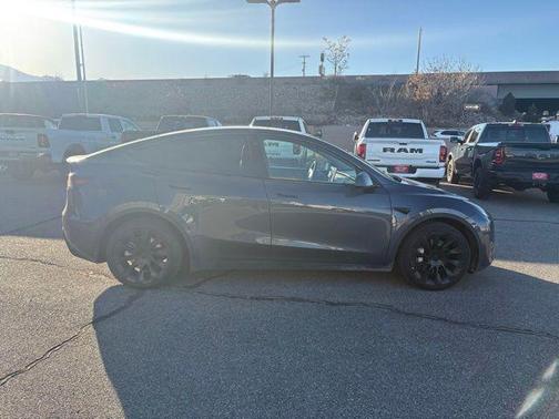 2022 Tesla Model Y Long Range Dual Motor All-Wheel Drive