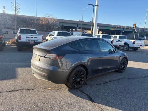 2022 Tesla Model Y Long Range Dual Motor All-Wheel Drive