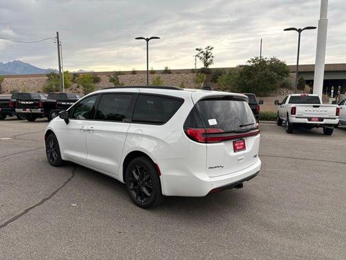 2026 Chrysler Pacifica Limited