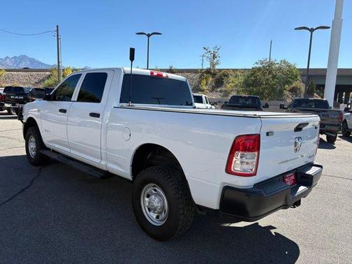 2022 RAM 2500 Tradesman Crew Cab 4x4 6'4' Box