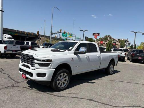 2025 RAM 3500 Laramie Crew Cab 4x4 8' Box