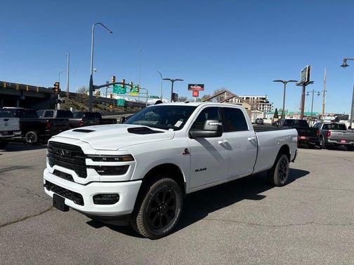 2025 RAM 3500 Laramie Crew Cab 4x4 8' Box