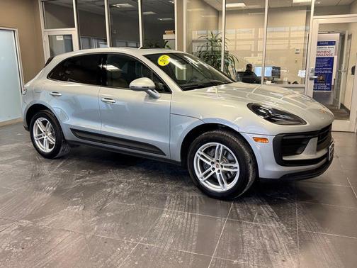 2022 Porsche Macan Base