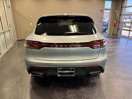 2022 Porsche Macan Base