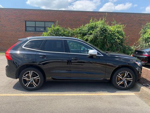 2018 Volvo XC60 Recharge Plug-In Hybrid T8 R-Design