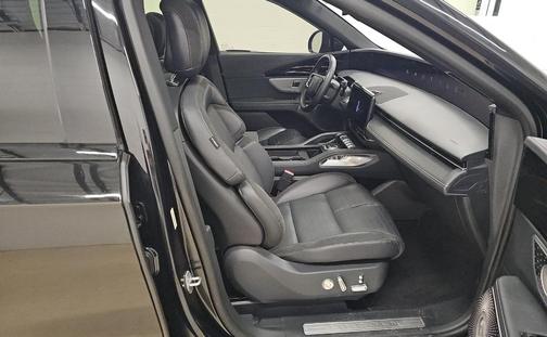 Infinite Black Metallic Clearcoat 2025 Lincoln Nautilus Reserve