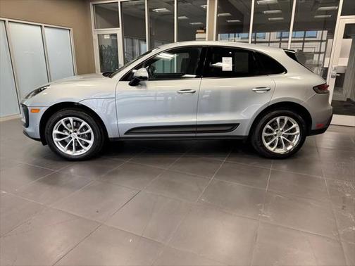 2023 Porsche Macan Base