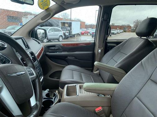 2014 Chrysler Town & Country Touring