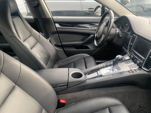 2016 Porsche Panamera 4