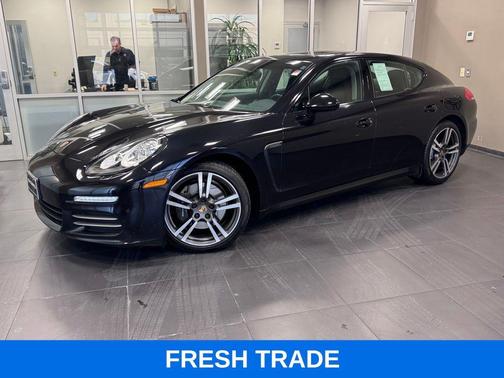 2016 Porsche Panamera 4