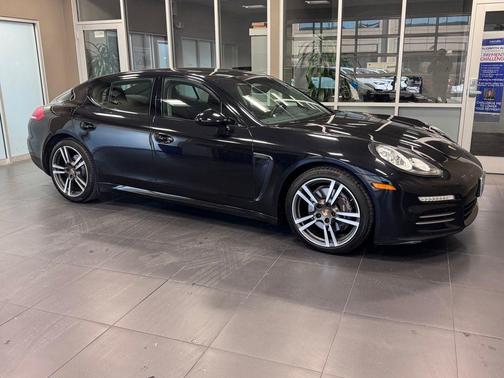 2016 Porsche Panamera 4