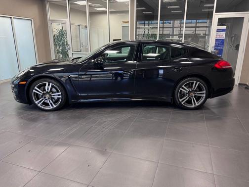 2016 Porsche Panamera 4