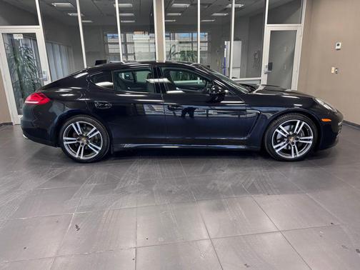 2016 Porsche Panamera 4