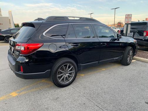 Crystal Black Silica 2017 Subaru Outback 2.5i Premium