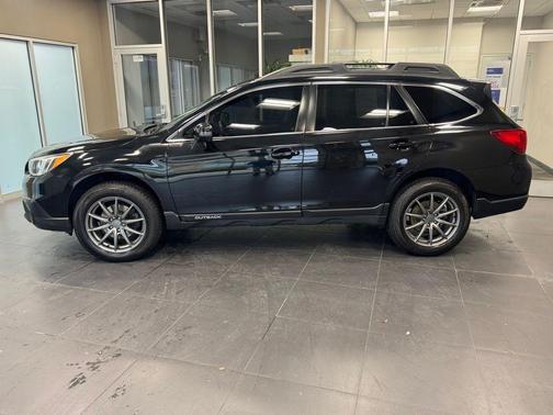Crystal Black Silica 2017 Subaru Outback 2.5i Premium