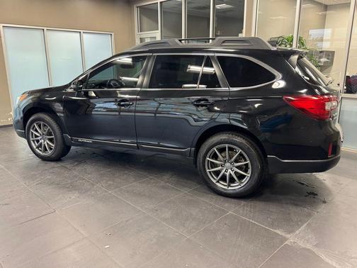Crystal Black Silica 2017 Subaru Outback 2.5i Premium