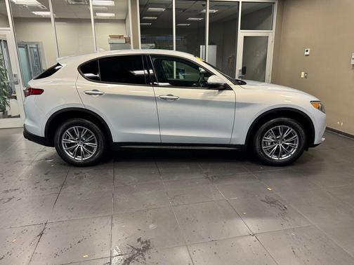 2023 Alfa Romeo Stelvio Sprint AWD