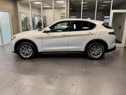 2023 Alfa Romeo Stelvio Sprint AWD
