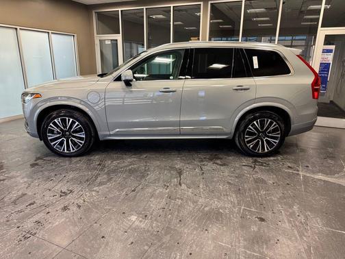 2025 Volvo XC90 Plug-In Hybrid T8 Plus 7-Seater