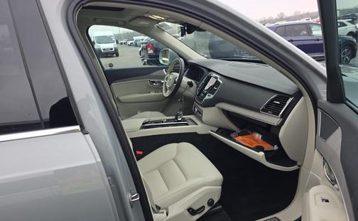 2025 Volvo XC90 Plug-In Hybrid T8 Plus 7-Seater