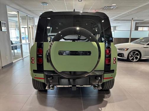 2025 Land Rover Defender 110 P500 X-Dynamic SE