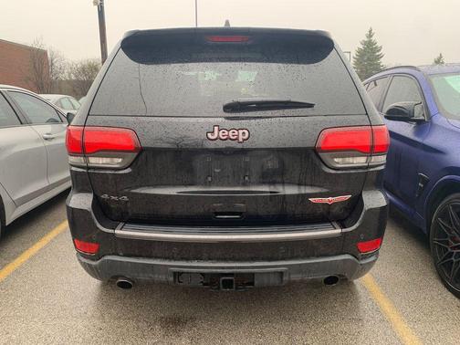 Diamond Black Crystal Pearlcoat 2017 Jeep Grand Cherokee Trailhawk