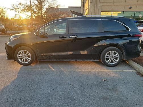 2023 Toyota Sienna Platinum 7 Passenger