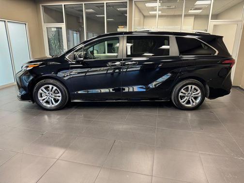 2023 Toyota Sienna Platinum 7 Passenger