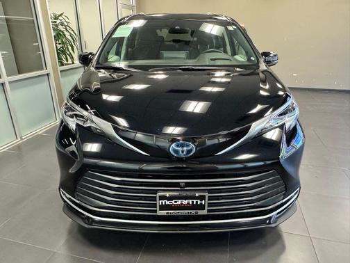 2023 Toyota Sienna Platinum 7 Passenger