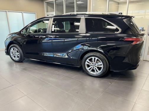 2023 Toyota Sienna Platinum 7 Passenger