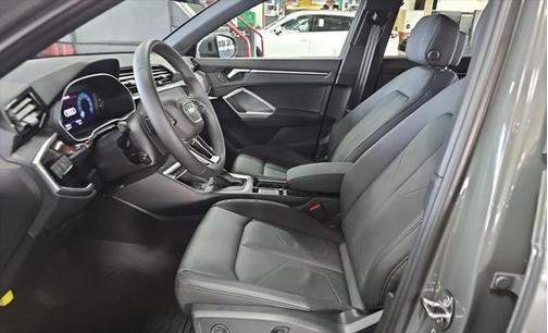 2024 Audi Q3 Premium 45 TFSI S line quattro Tiptronic