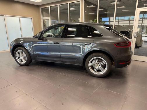 Volcano Grey Metallic 2017 Porsche Macan Macan