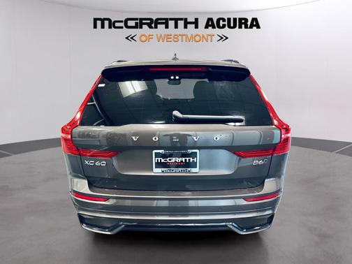 2022 Volvo XC60 B6 R-Design