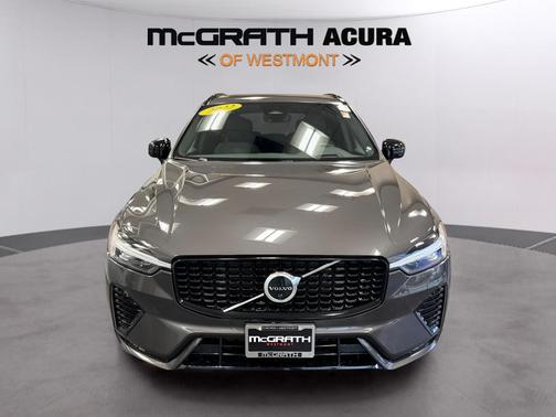 2022 Volvo XC60 B6 R-Design