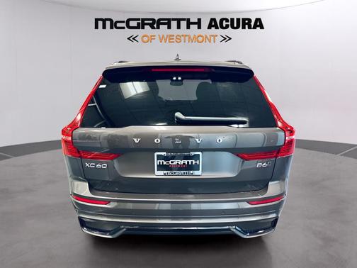 2022 Volvo XC60 B6 R-Design