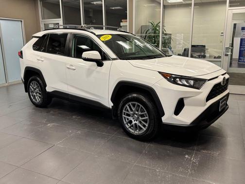 2019 Toyota RAV4 LE