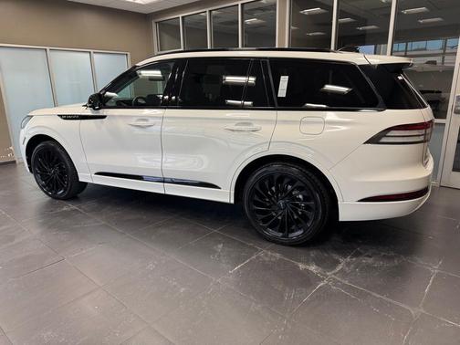 Pristine White Metallic Tri-Coat 2025 Lincoln Aviator Reserve AWD
