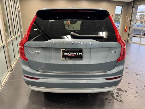 2022 Volvo XC90 T6 Momentum