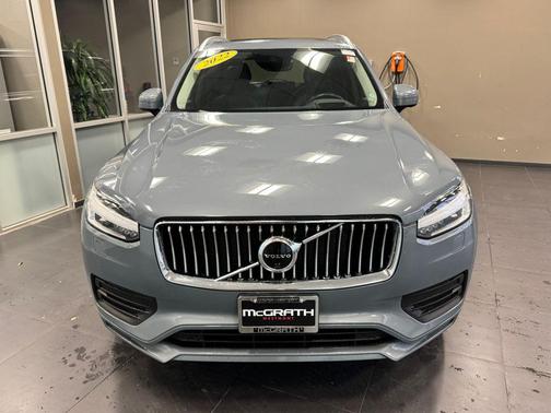 2022 Volvo XC90 T6 Momentum