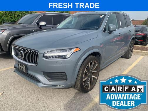 2022 Volvo XC90 T6 Momentum