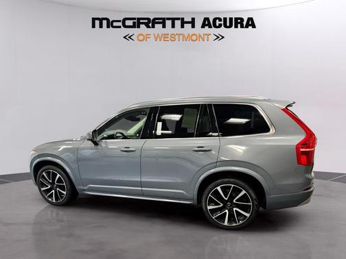 2022 Volvo XC90 T6 Momentum