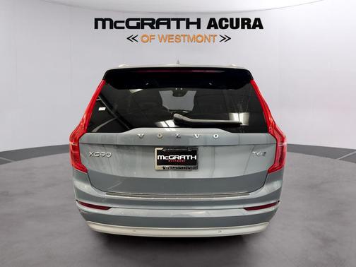 2022 Volvo XC90 T6 Momentum