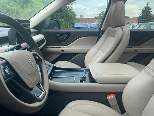 2022 Lincoln Aviator Standard AWD