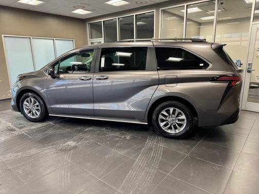 2022 Toyota Sienna XLE