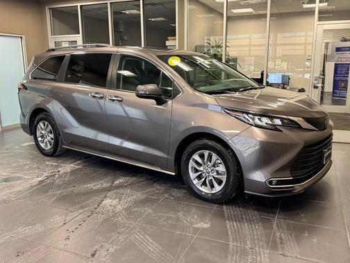 2022 Toyota Sienna XLE