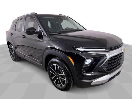 Mosaic Black Metallic 2026 Chevrolet Trailblazer LT