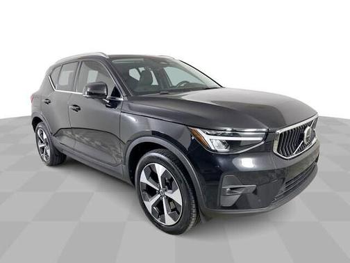 Onyx Black Metallic 2024 Volvo XC40 B5 Plus Bright Theme